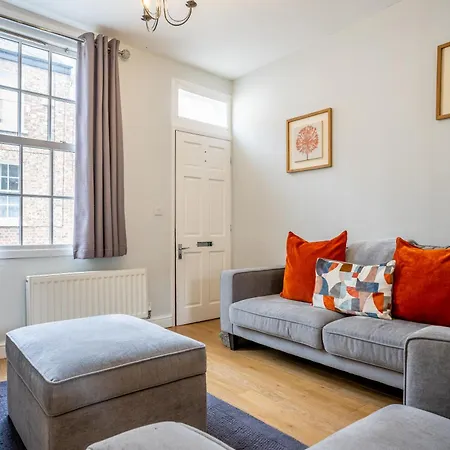 7 Buckingham Street *