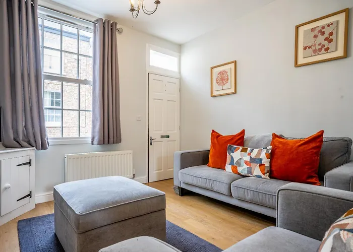 7 Buckingham Street *